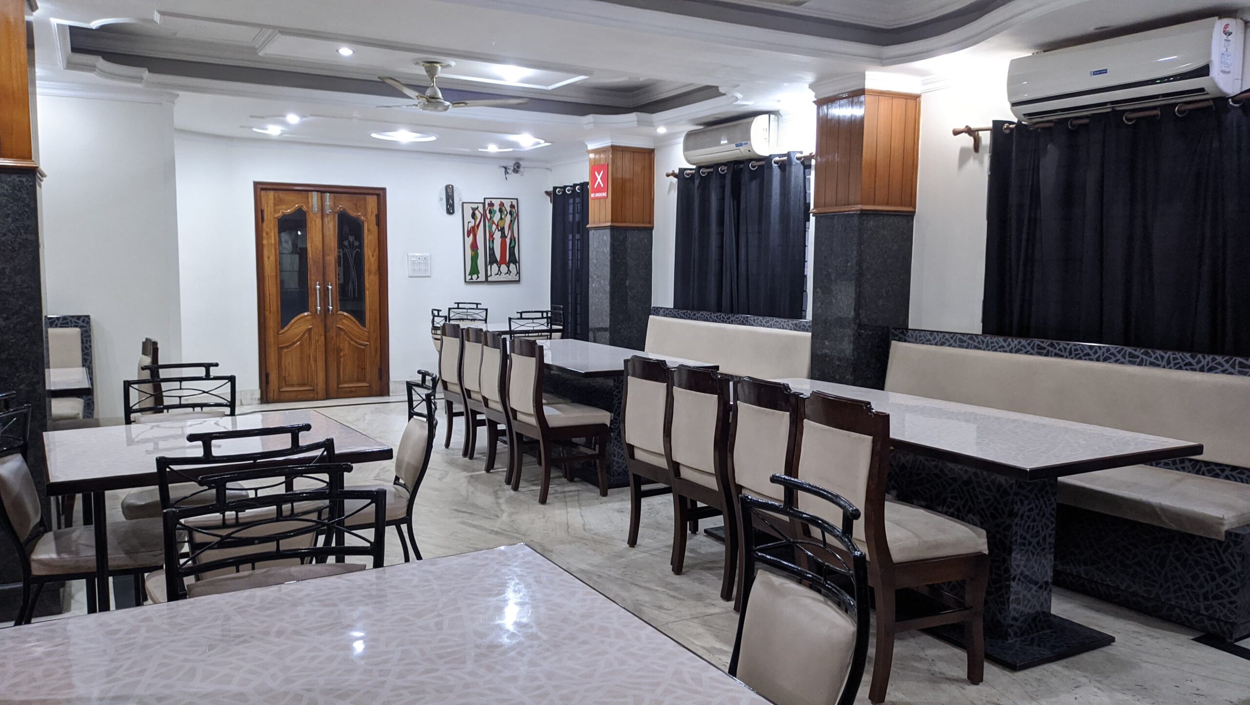 Restaurant of hotel priya palace